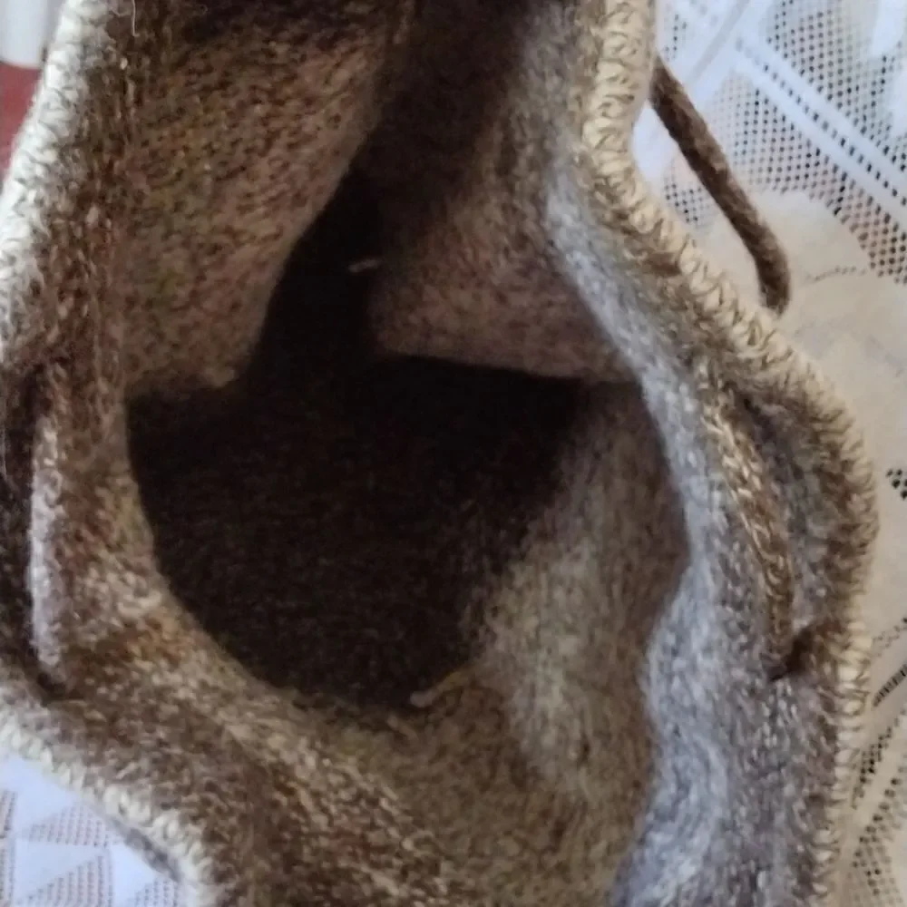 Hand crafted knit bag  - Picture 2 of 4